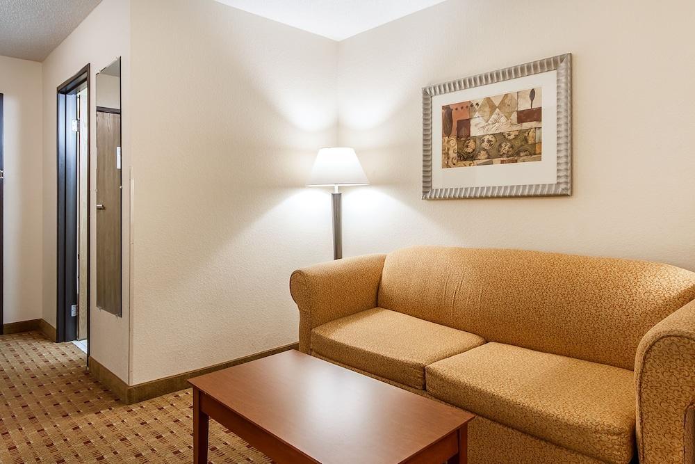 Quality Inn & Suites Eau Claire Exterior photo
