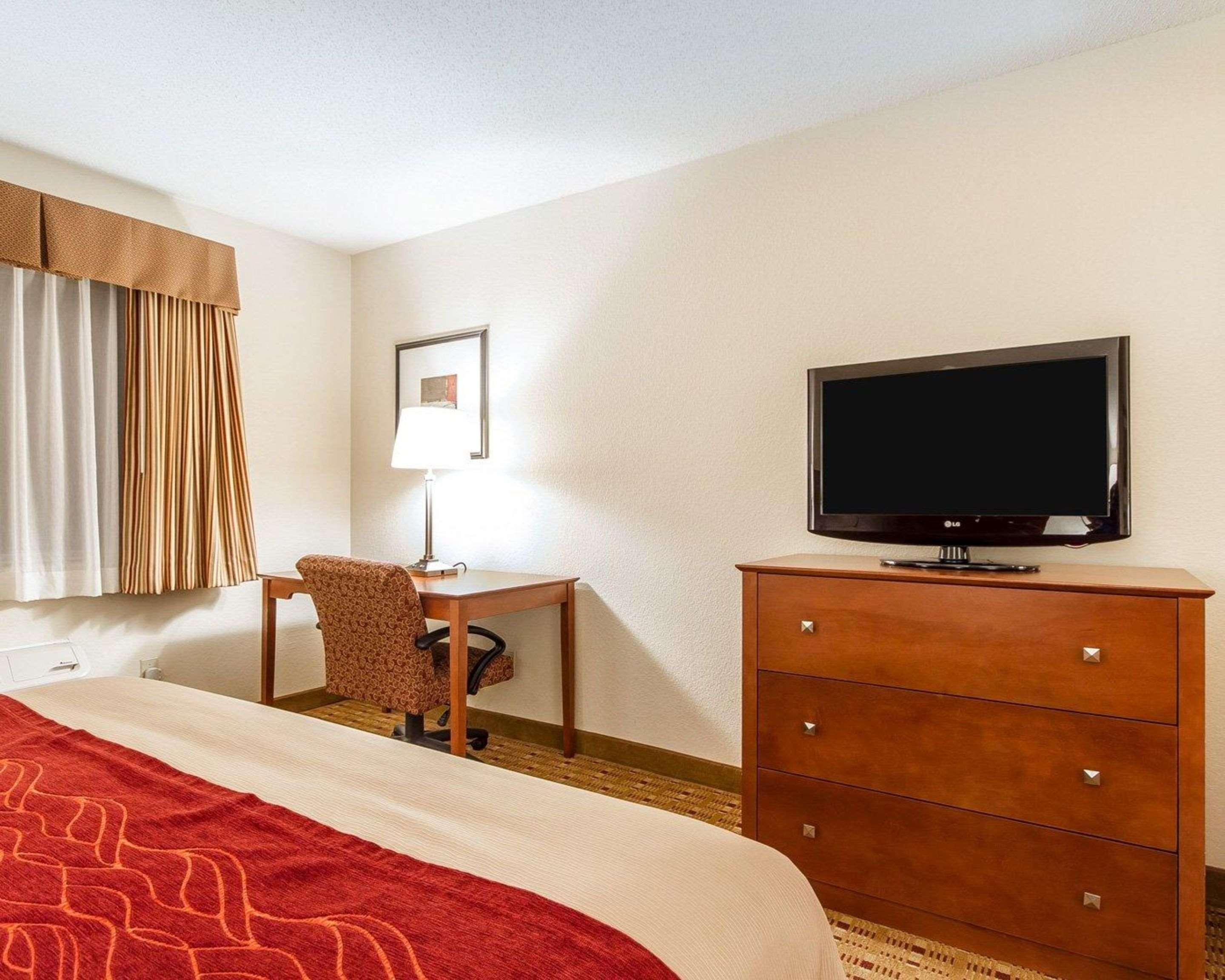 Quality Inn & Suites Eau Claire Exterior photo