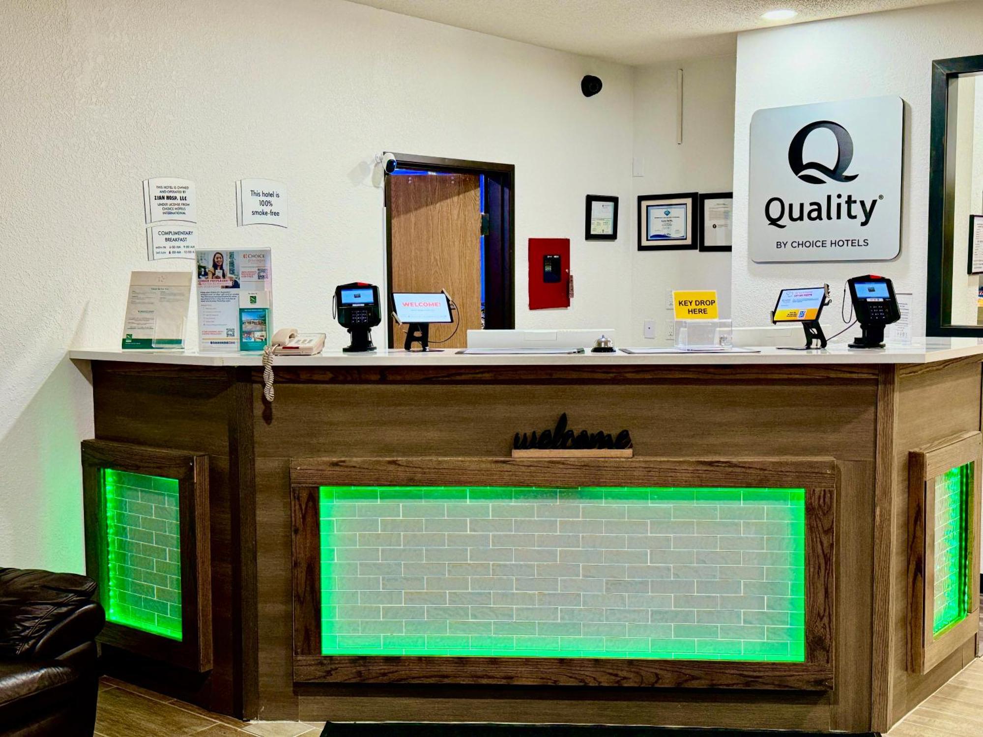 Quality Inn & Suites Eau Claire Exterior photo