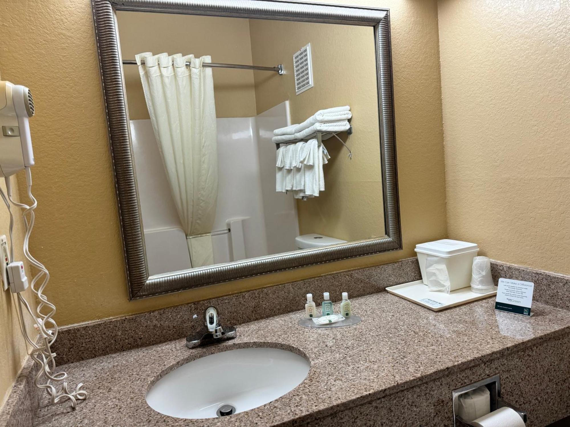 Quality Inn & Suites Eau Claire Exterior photo