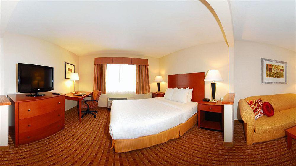 Quality Inn & Suites Eau Claire Exterior photo